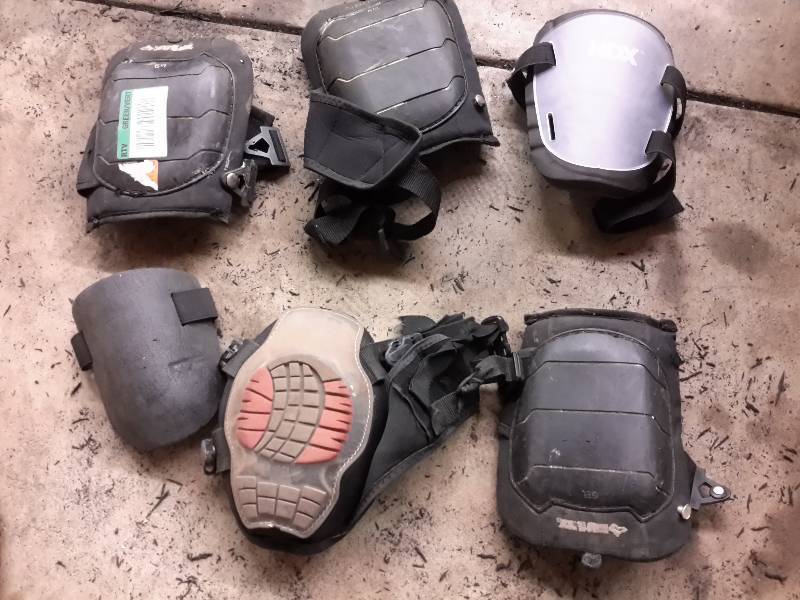 lot 49 image: Lot of Knee Pads, Please see close-ups