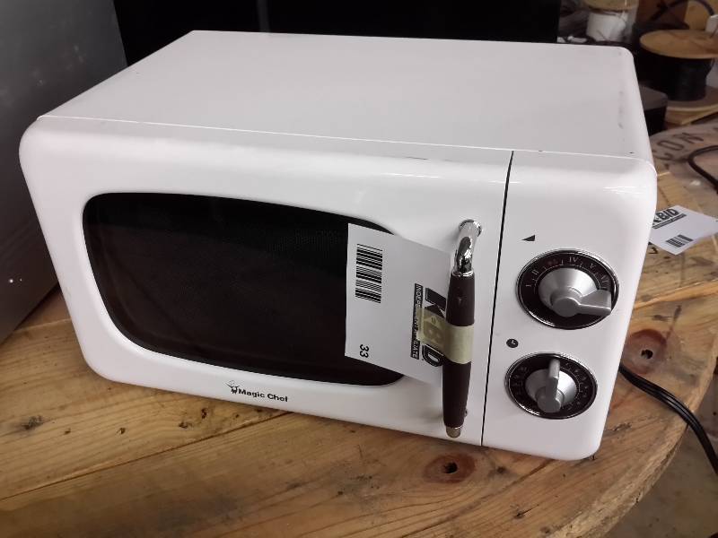lot 33 image: Magic Chef Microwave