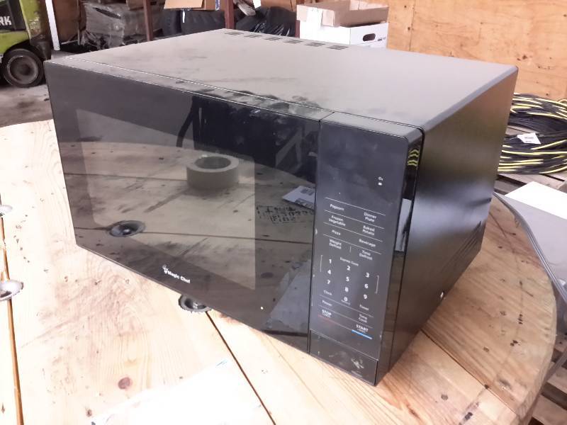 lot 36 image: Magic Chef Microwave