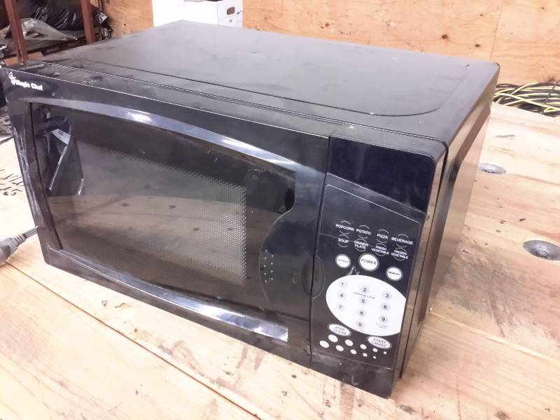 lot 59 image: Magic Chef Microwave
