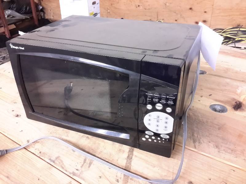 lot 60 image: Magic Chef Microwave
