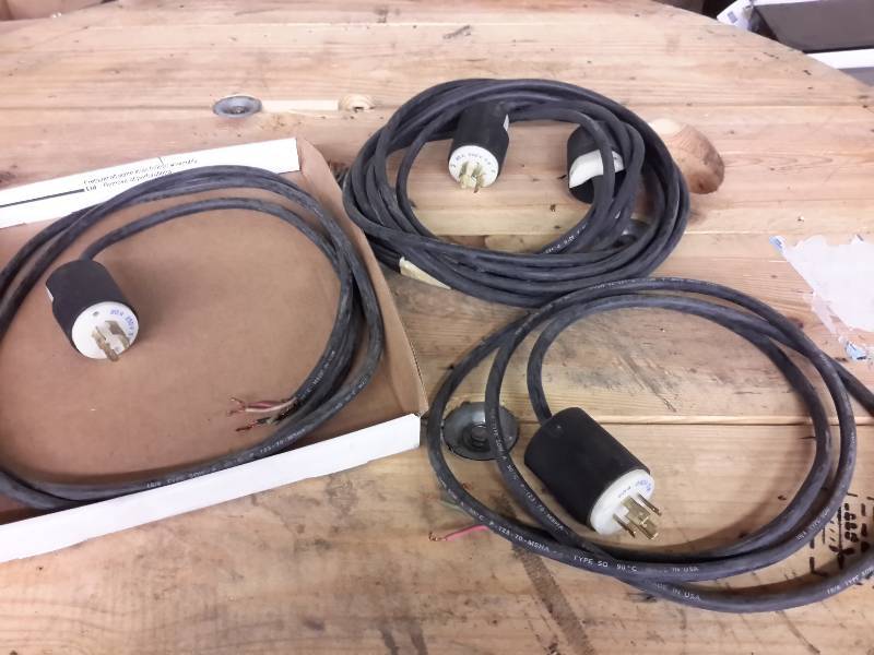 lot 62 image: 4-  20A 250V Plugs with Wire