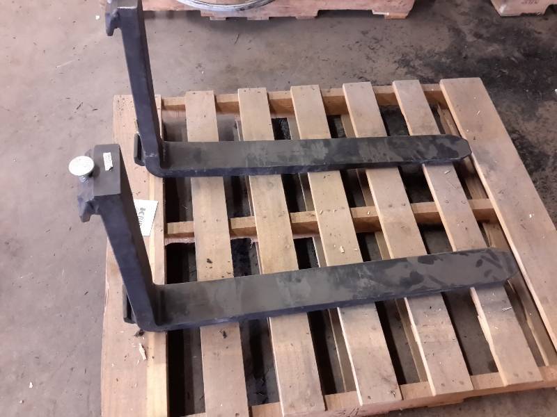 lot 2 image: Cascase 36 Forklift Forks