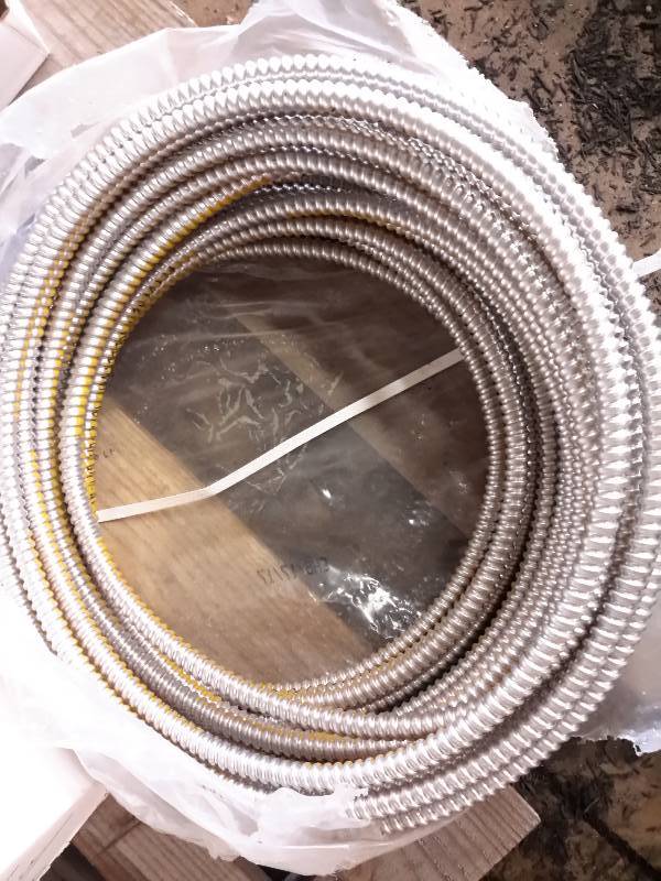 lot 19 image: Electrical Wiring with Metal Casing, Please see close-ups