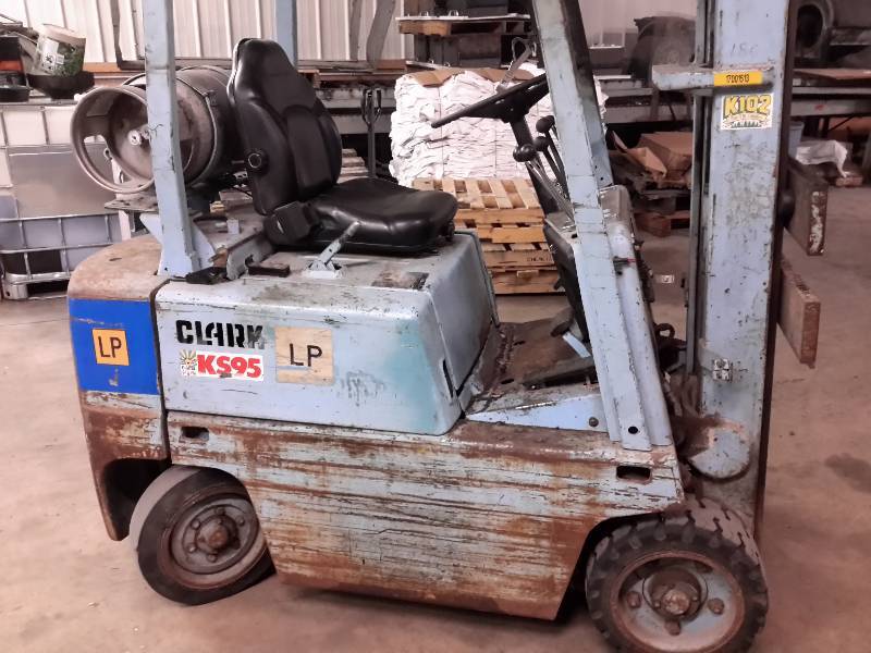 lot 1 image: Clark Forklift, No Forks