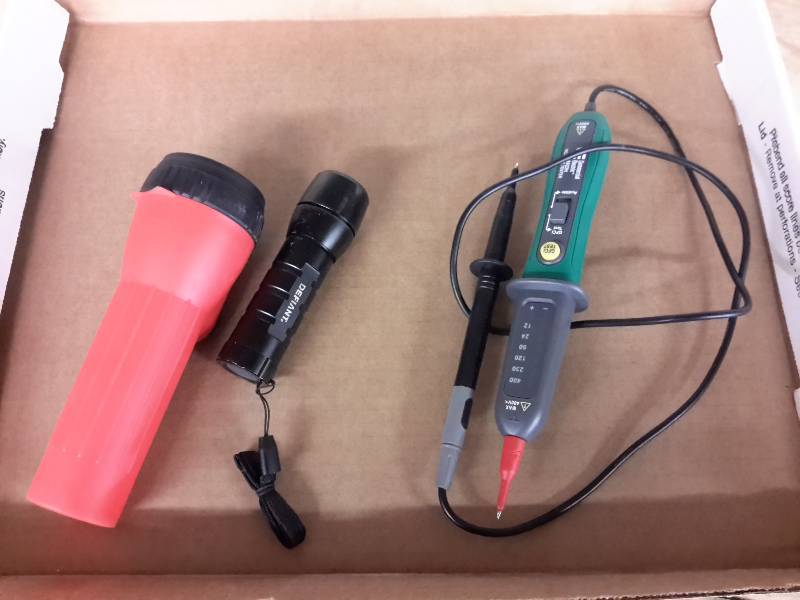lot 163 image: 2 Flashlights, 1 Voltage Tester