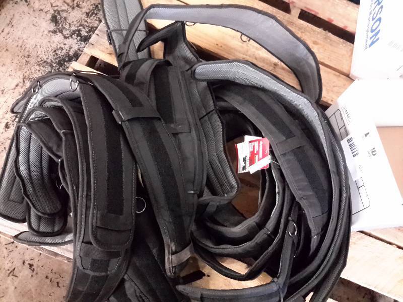 lot 162 image: Lot of Husky Paded Farmers Suspension Rigs