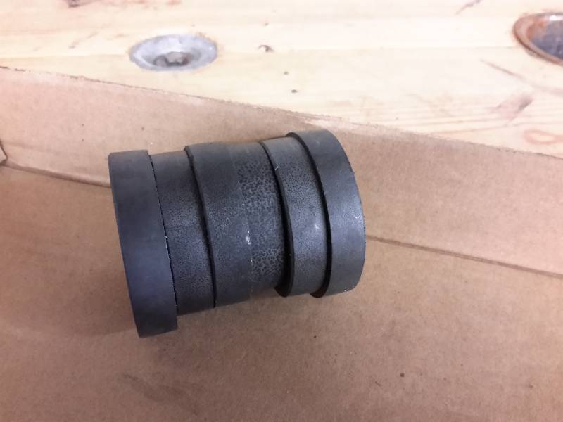 lot 15 image: Lot of 6 Round Heavy Duty Magnets