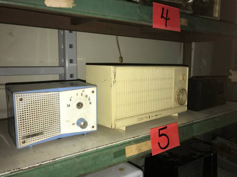 lot 5 image: Three Vintage Radios