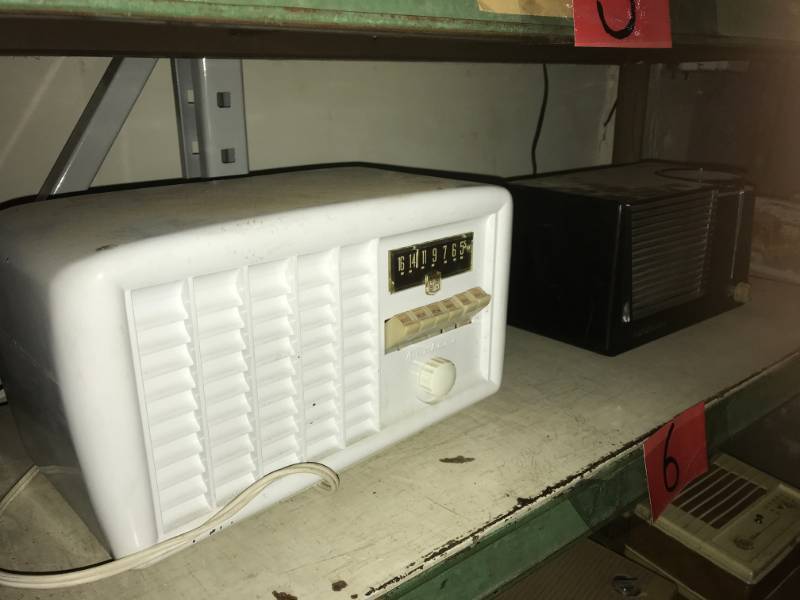 lot 6 image: Two Vintage Radios