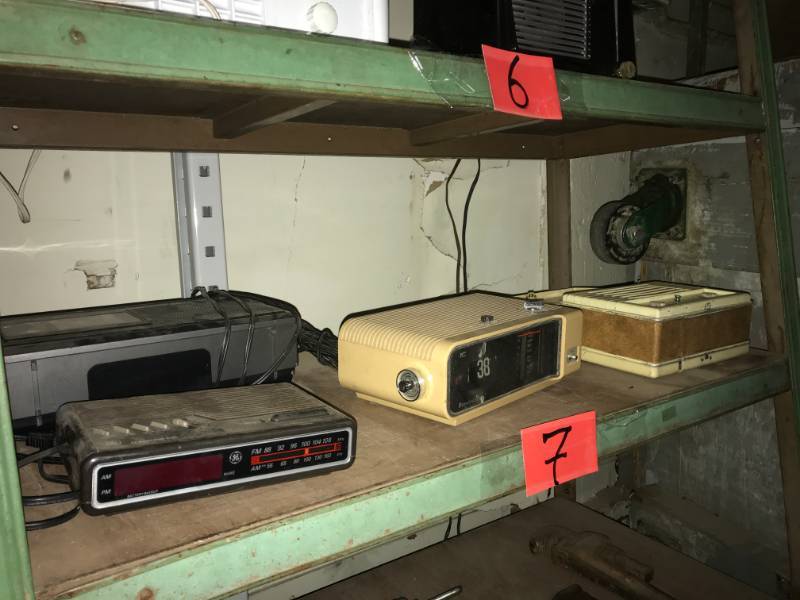 lot 7 image: Four Vintage Radios