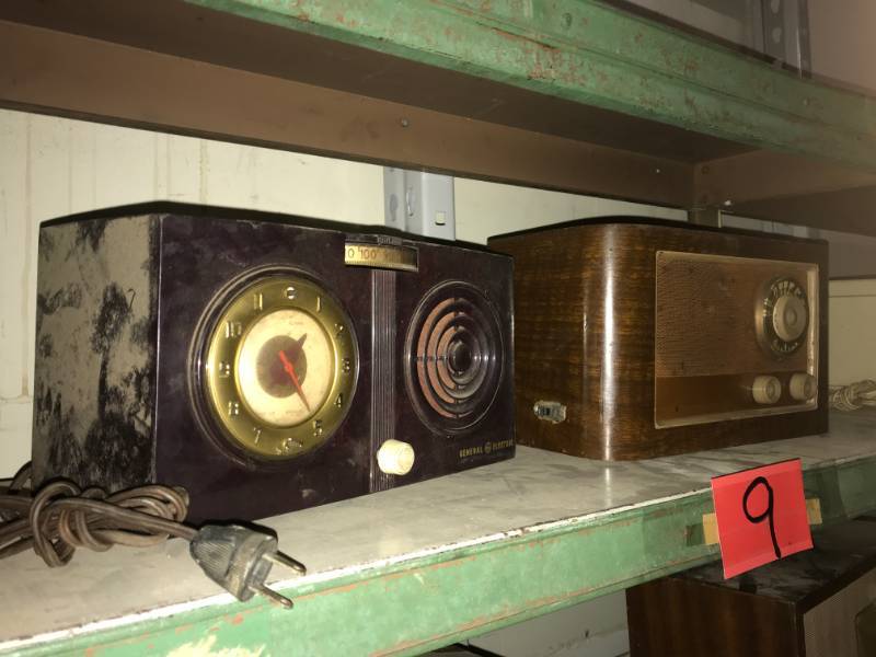 lot 9 image: Two Vintage Radios