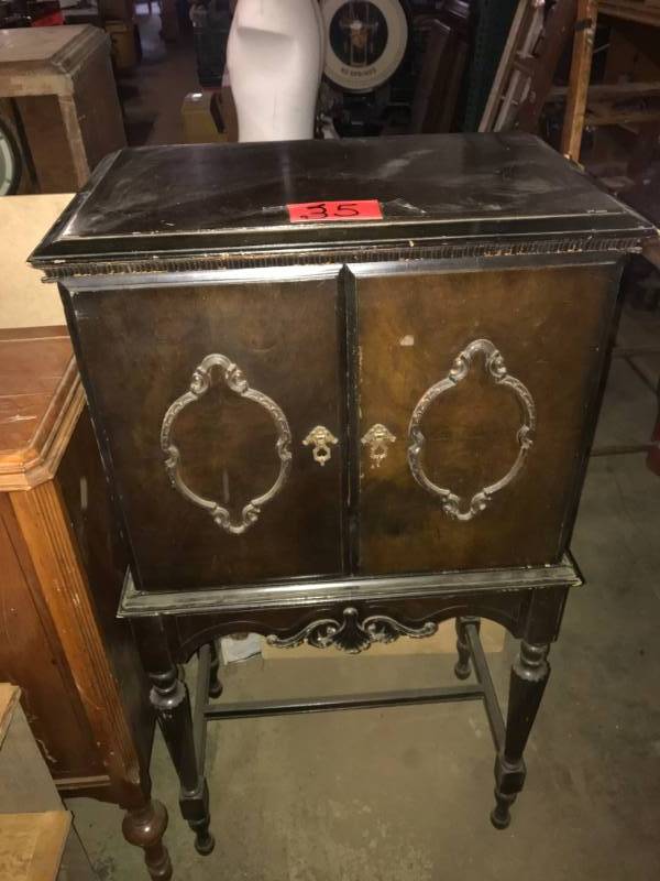 lot 35 image: Vintage Radio Floor Model