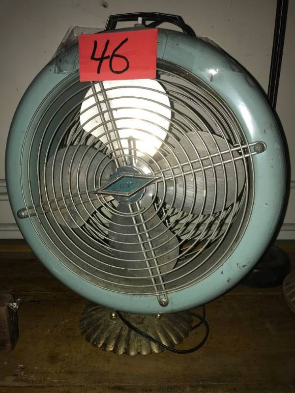 lot 46 image: Vintage Lasko Fan Turquoise