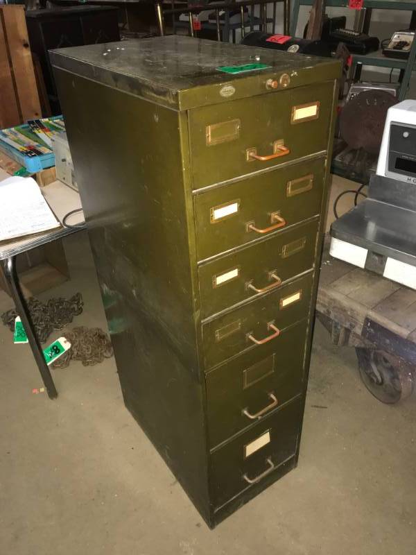 lot 82 image: Vintage Multi Drawer File Cabinet