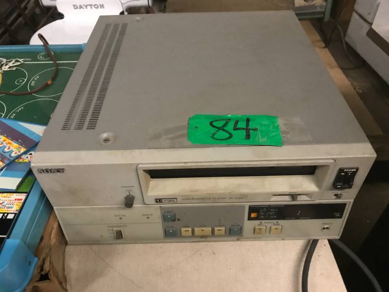 lot 84 image: Sony U-Matic professional videocassette player