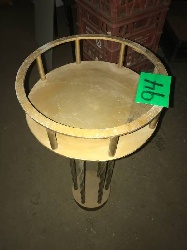 lot 94 image: Vintage metal stand