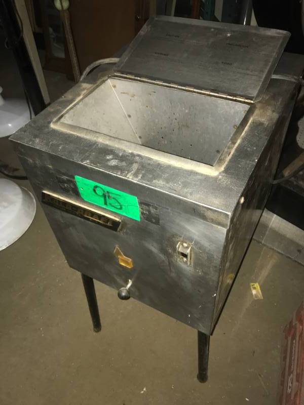 lot 95 image: Kold Draft Ice Crusher Machine