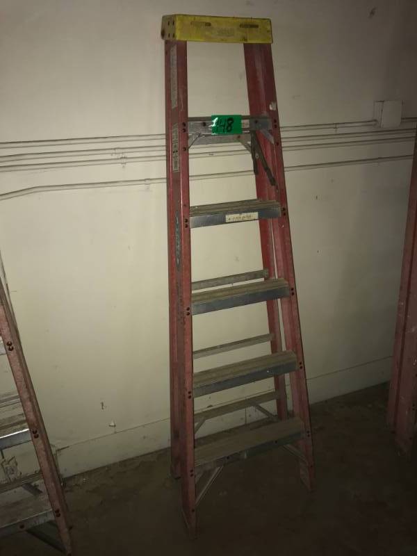lot 148 image: Ladder Werner 6 300lbs