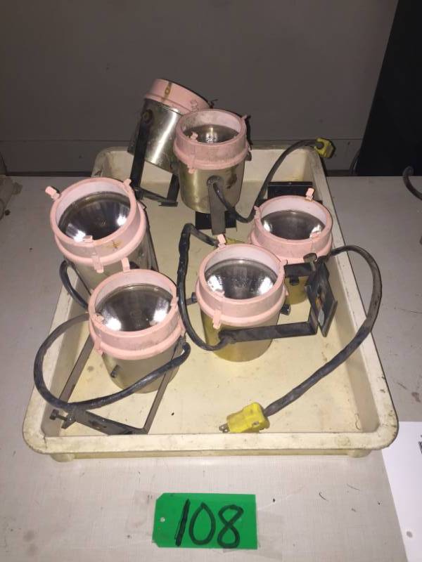 lot 108 image: Six light fixtures with six bulbs