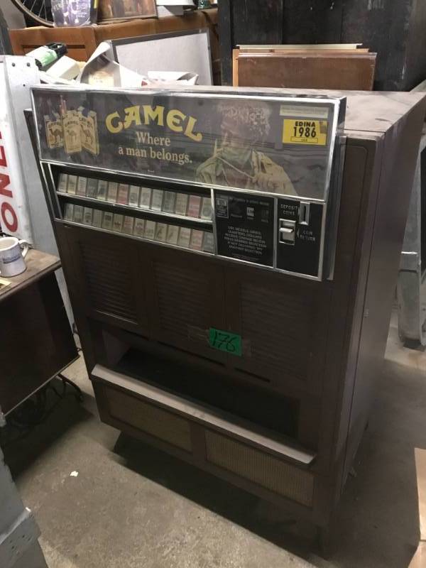 lot 176 image: Cigarette Machine, Registered Edina 1986