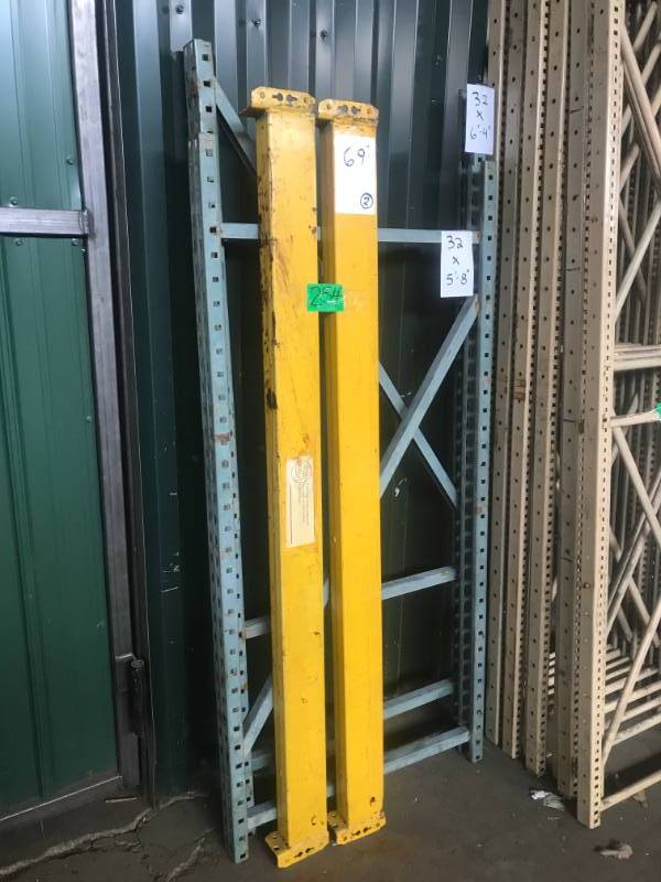 lot 254 image: Lug Style Pallet Rack