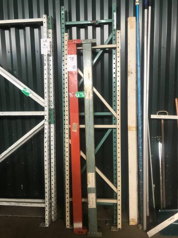 lot 257 image: Teardrop Pallet Rack
