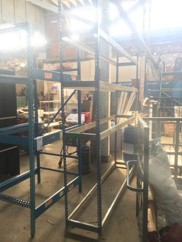 lot 210 image: HD Snap Together Slide&Lock Shelf