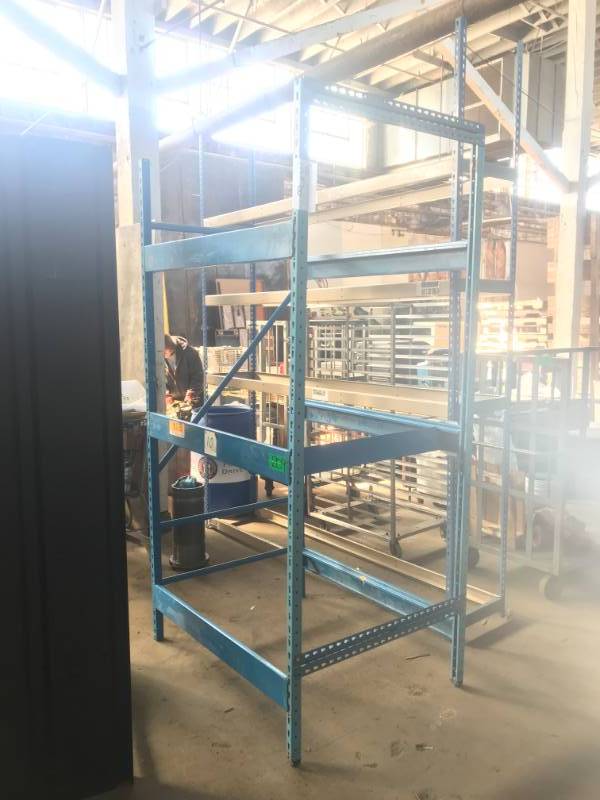lot 209 image: HD Bulk Shelf
