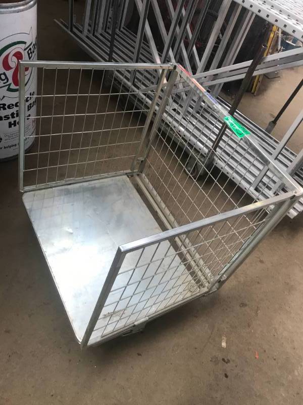 lot 203 image: Fold Up heavy duty cart 500lb capacity