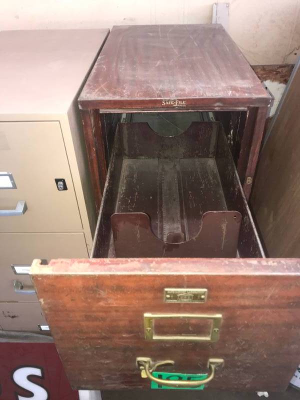 lot 195 image: 4-Drawer Fireproof File Vintage