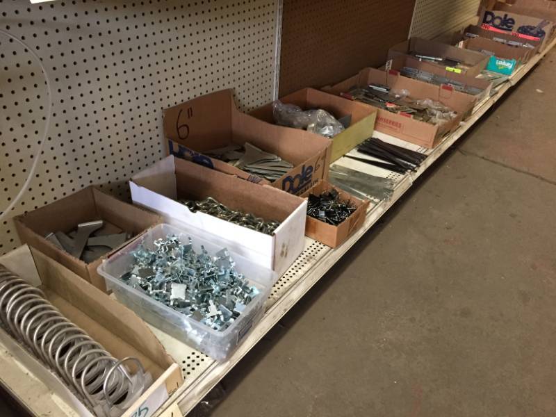 lot 274 image: Shelf 12 Misc Hangers & Brackets