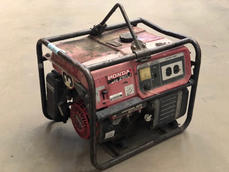 lot 3 image: Honda Generator