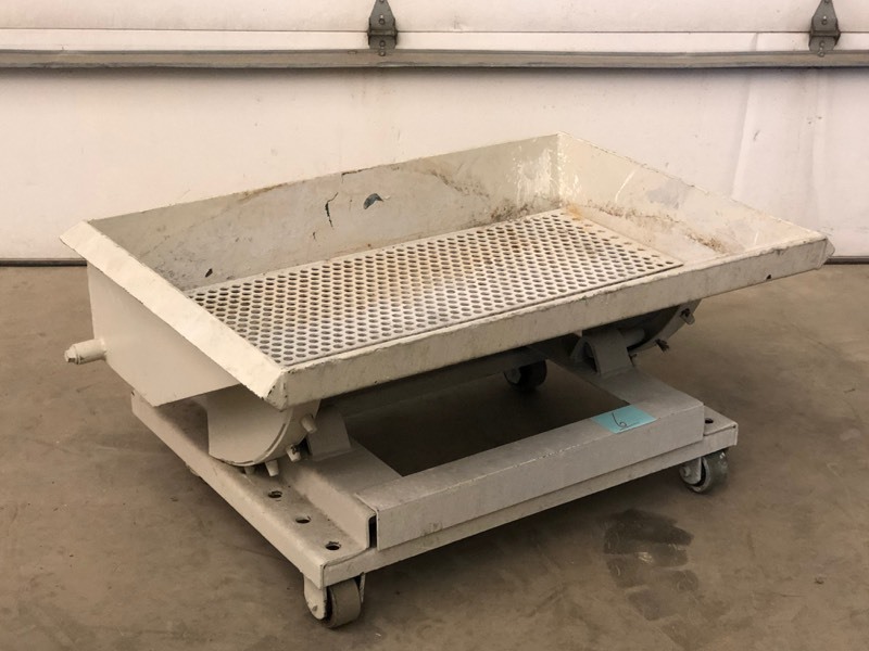 lot 6 image: Industrial Rolling & Dumping Sifter Trough  Hopper
