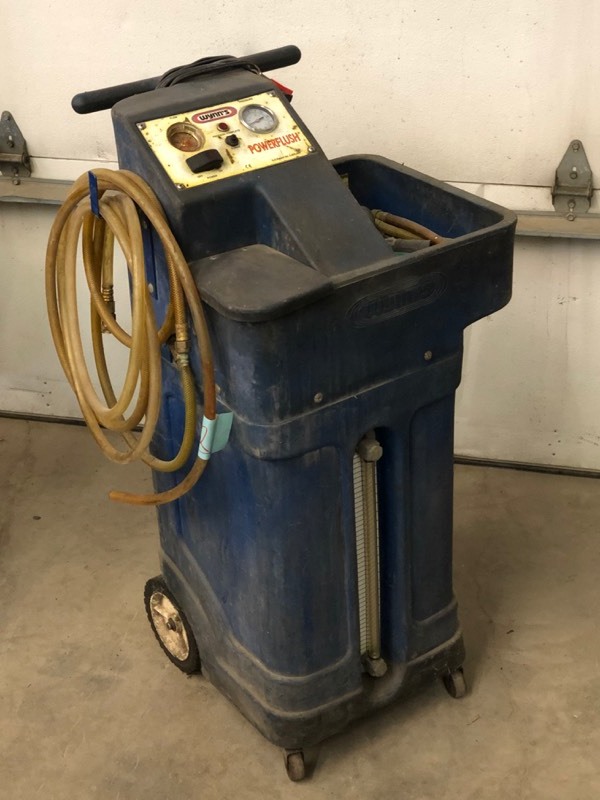 lot 12 image: Wynns Coolant Flush Machine