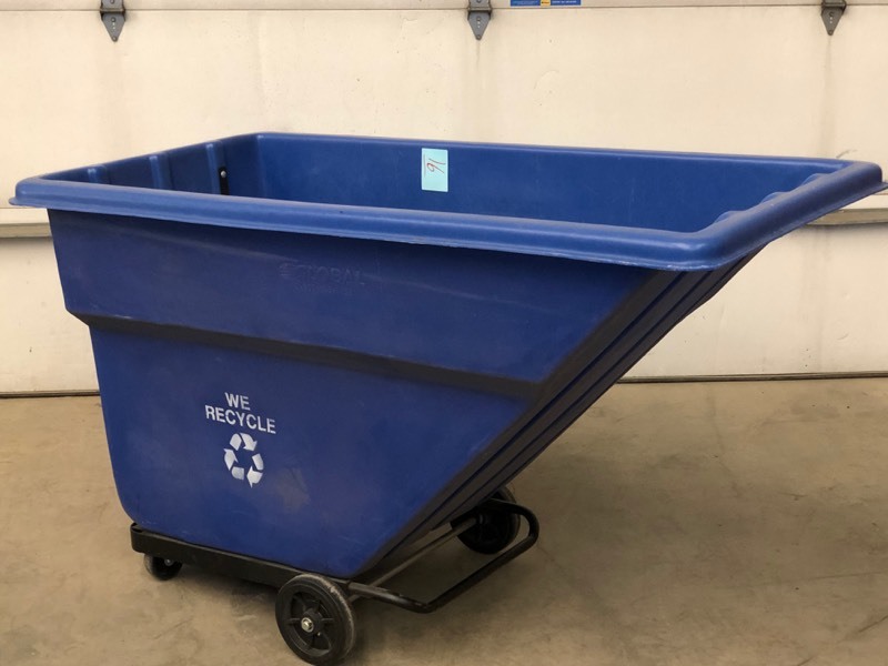 lot 16 image: Global Rolling Recycling Dumpster  Cart
