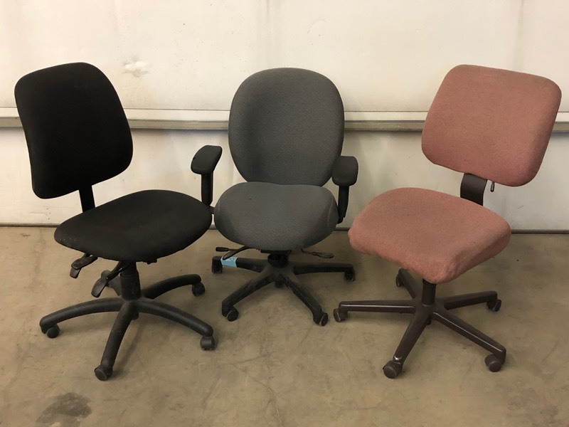 lot 18 image: (3) Office Chairs