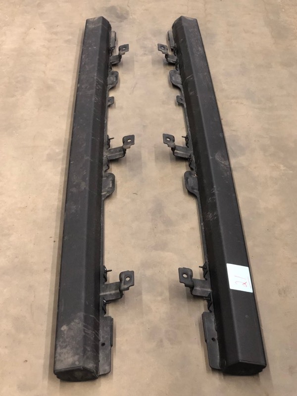 lot 21 image: Set Of Jeep Wrangler Step Bars