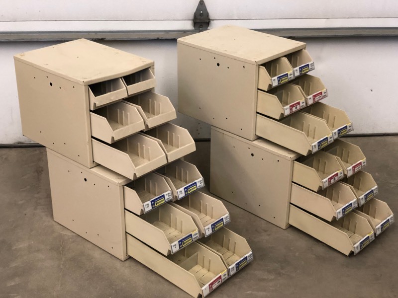 lot 32 image: Lot Of (4) Bench Top Parts Bins