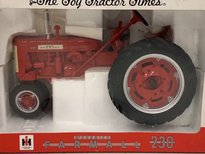 lot 14 image: Farmall 230 Tractor