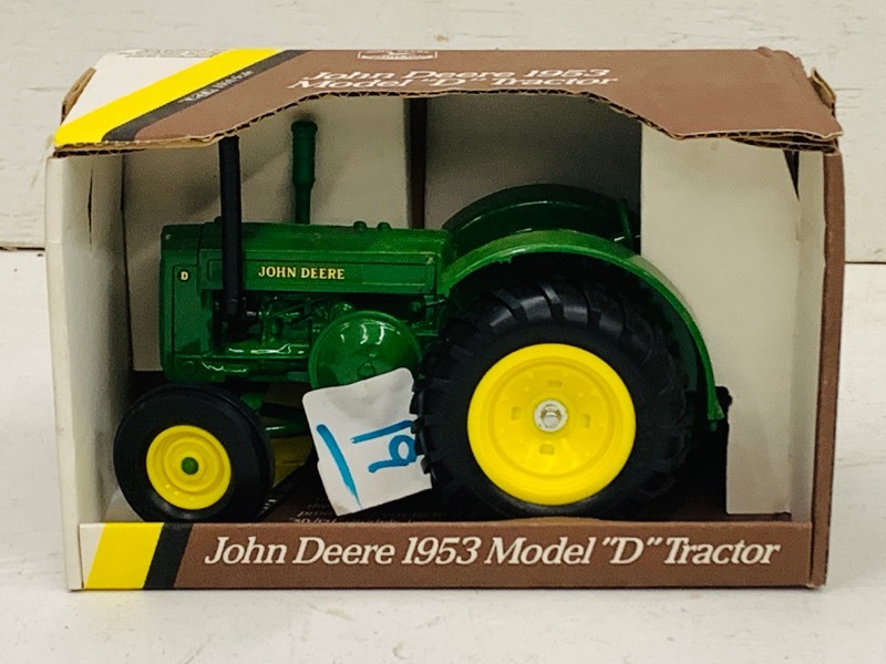 lot 19 image: John Deere Model-D Tractor