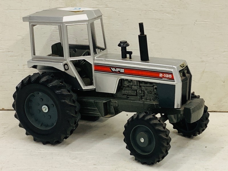 lot 36 image: Field Boss 2-135 Tractor