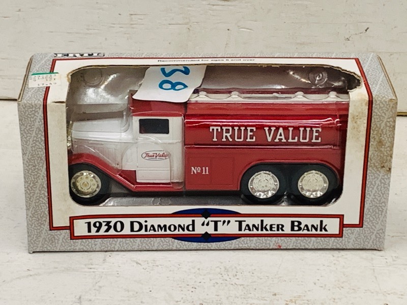 lot 38 image: 1930 Diamond T Tanker Bank