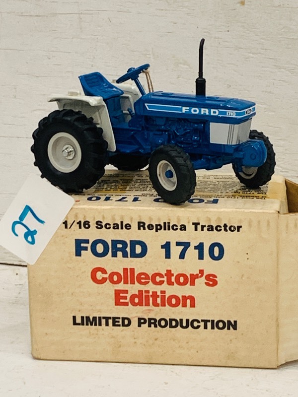 lot 27 image: Ford 1710 Tractor