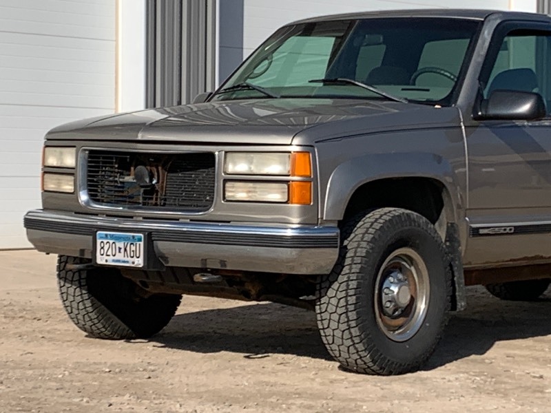 lot 1A image: 1998 GMC 2500 SLE