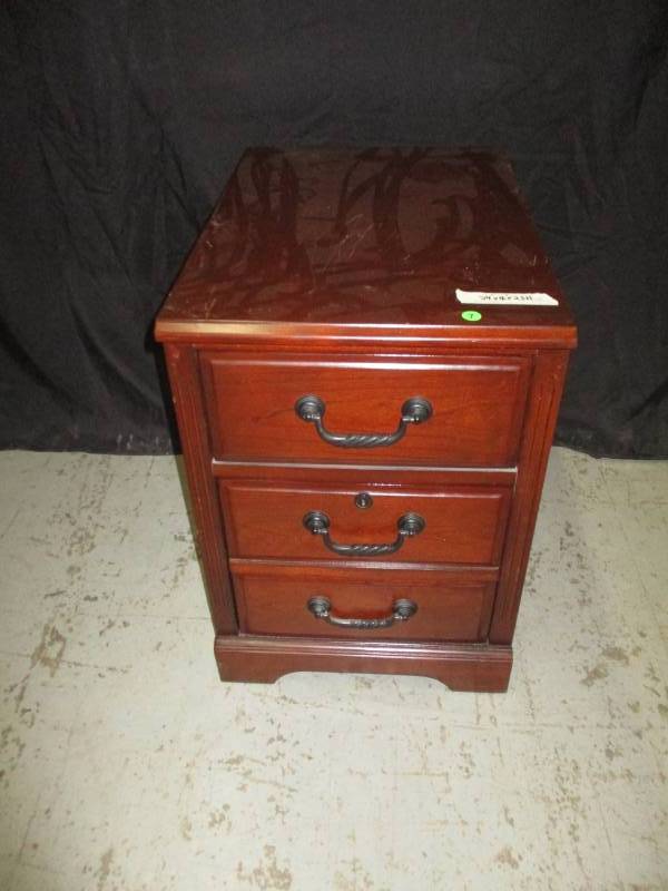 File Cabinet with keys