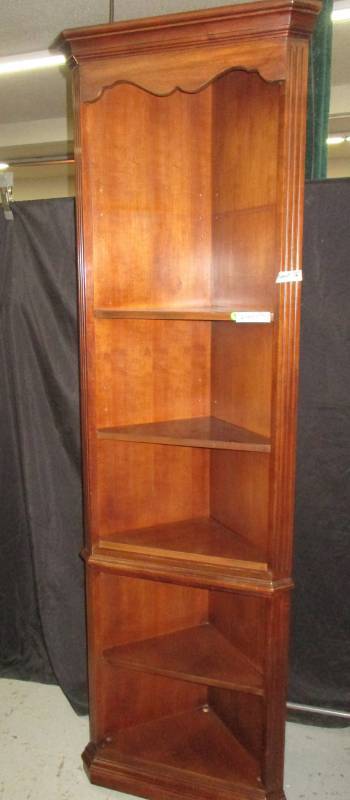 Corner shelf beautiful matches next 4 pieces to make a 5 piece wall set each piece sold separate see pictures