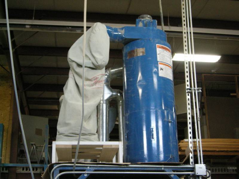 lot 4 image: Hammond Dust Collector