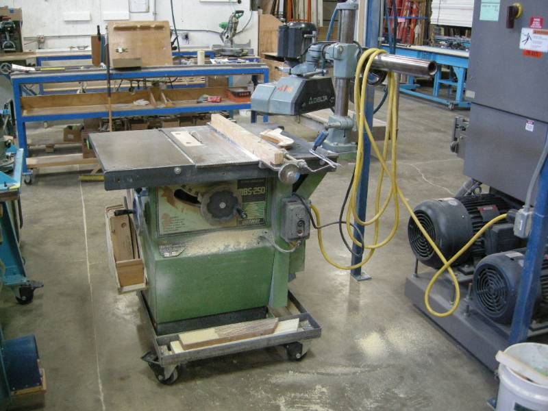 lot 6 image: Mikiway MBS-250 10 Tilting Arbor Table Saw with Delta 36-836 Stock RollerFeeder