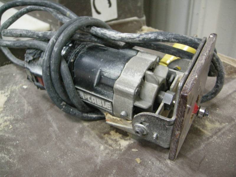 lot 24 image: Porter Cable Router
